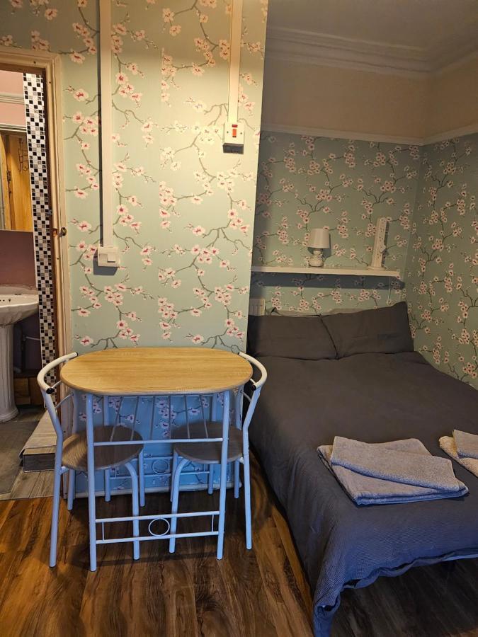 Ensuite Double Room Elizabeth Line Abbeywood Abbey Wood Экстерьер фото